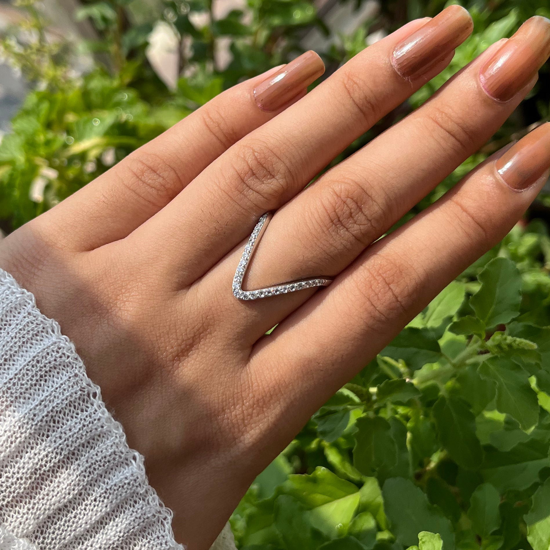 Classic V Ring
