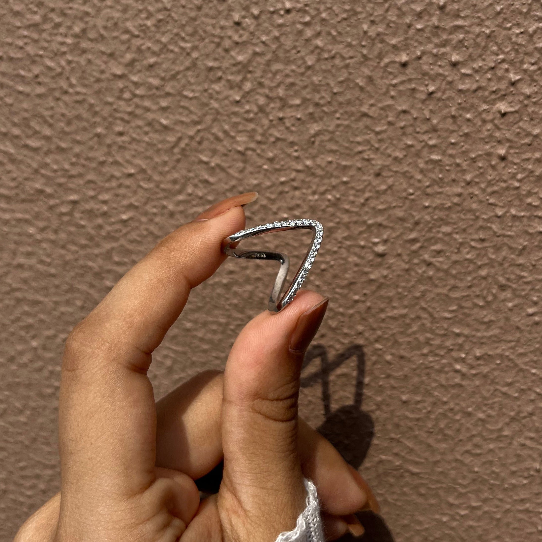 Classic V Ring