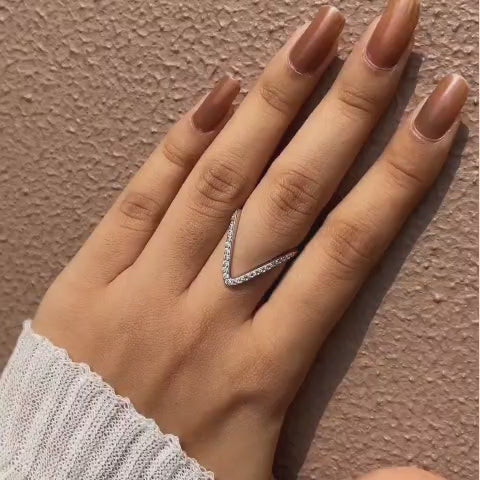 Classic V Ring