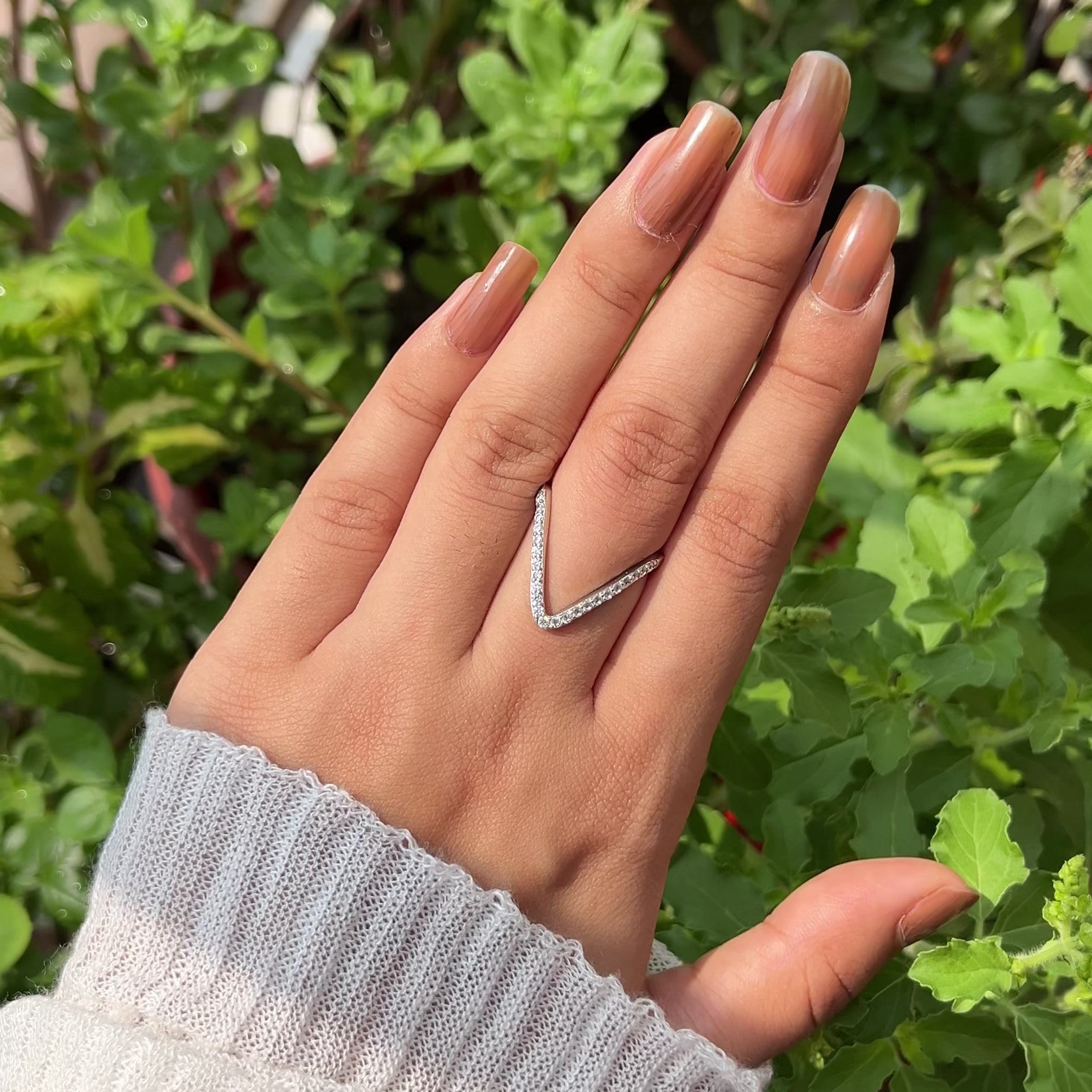 Classic V Ring